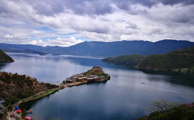 從麗江古城怎么去瀘沽湖  瀘沽湖在哪里  去瀘沽湖怎么玩