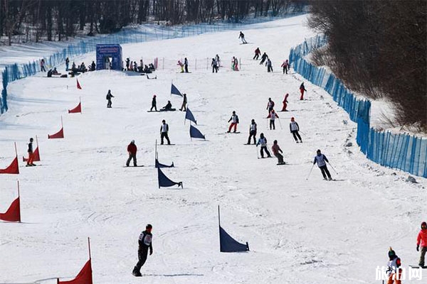 北京石京龍滑雪場滑雪票價格多少 滑雪用具+教練收費