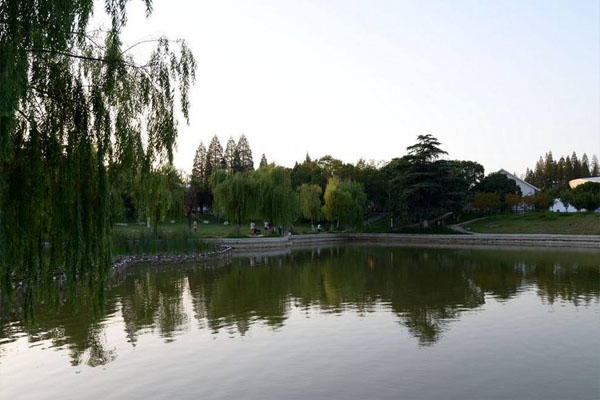 龍湖公園